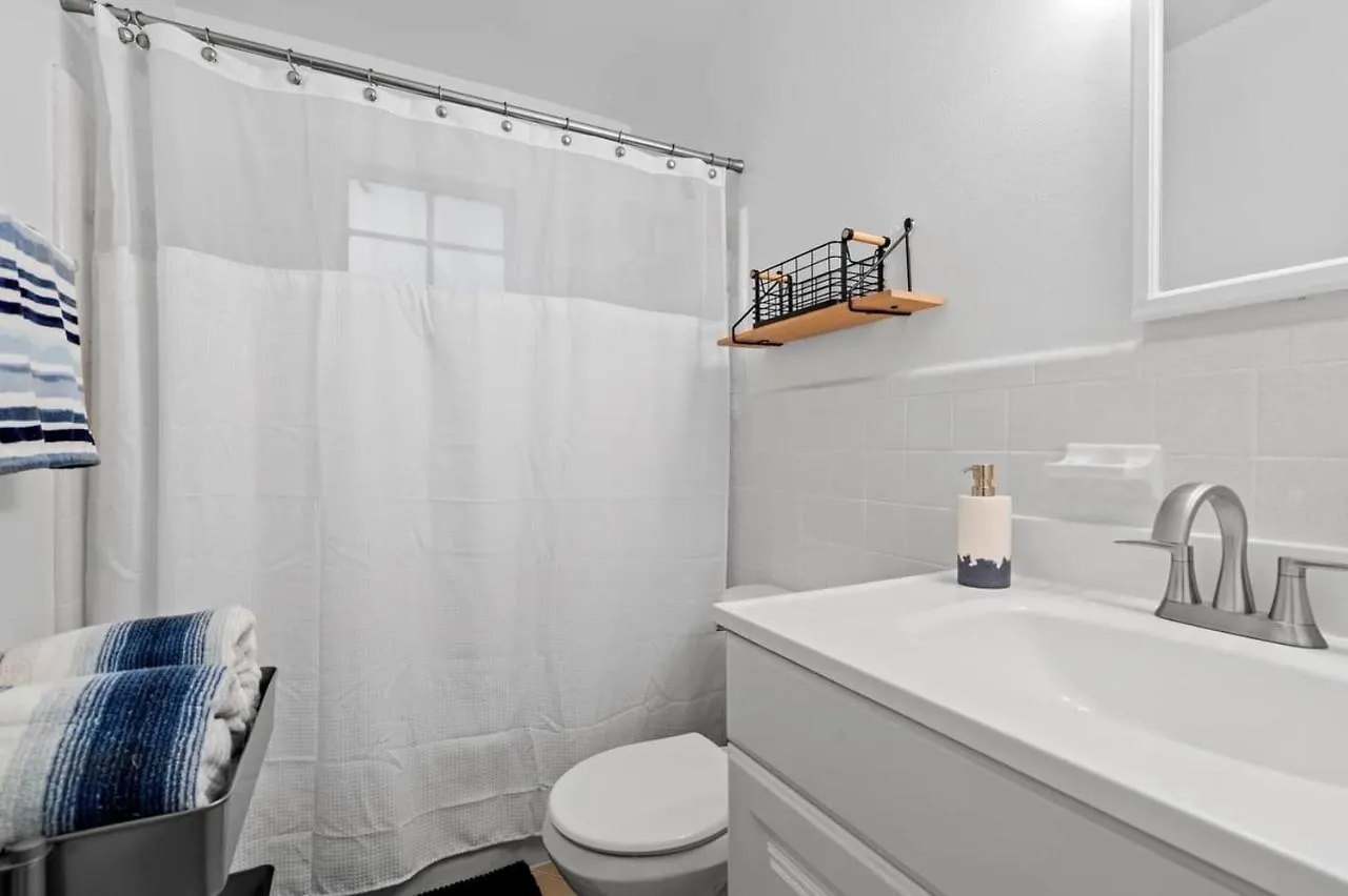 Cozy Condo Near Luxury Mall & Uptown W/ Pool! Charlotte 0*,  USA
